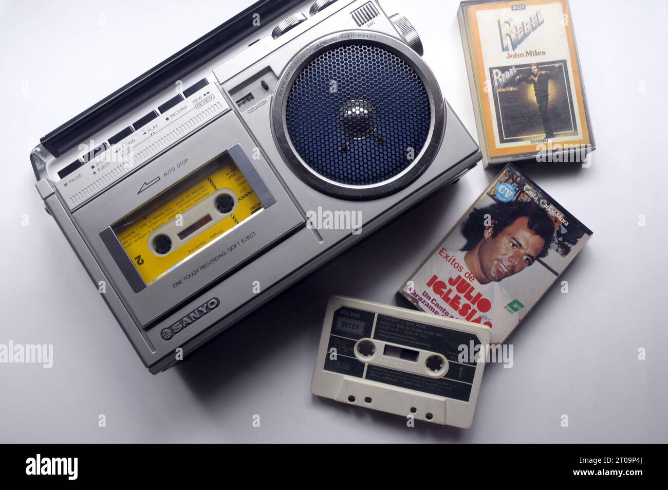 sanyo, cassette, 70s, music device, 70s music player, tape, cassette