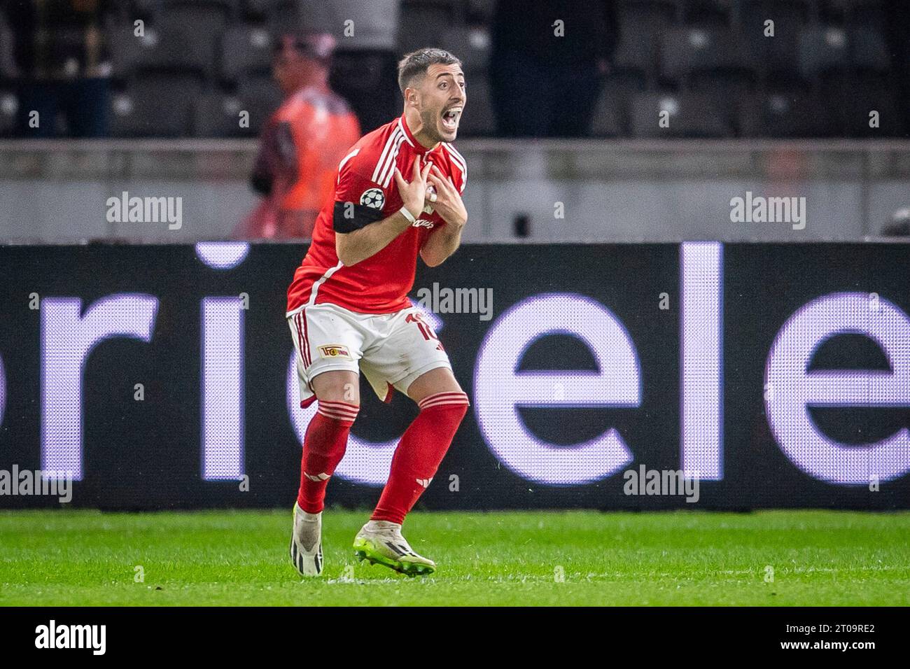 Josip Juranovic (1. FC Union Berlin, 18) protestieren UEFA Champions