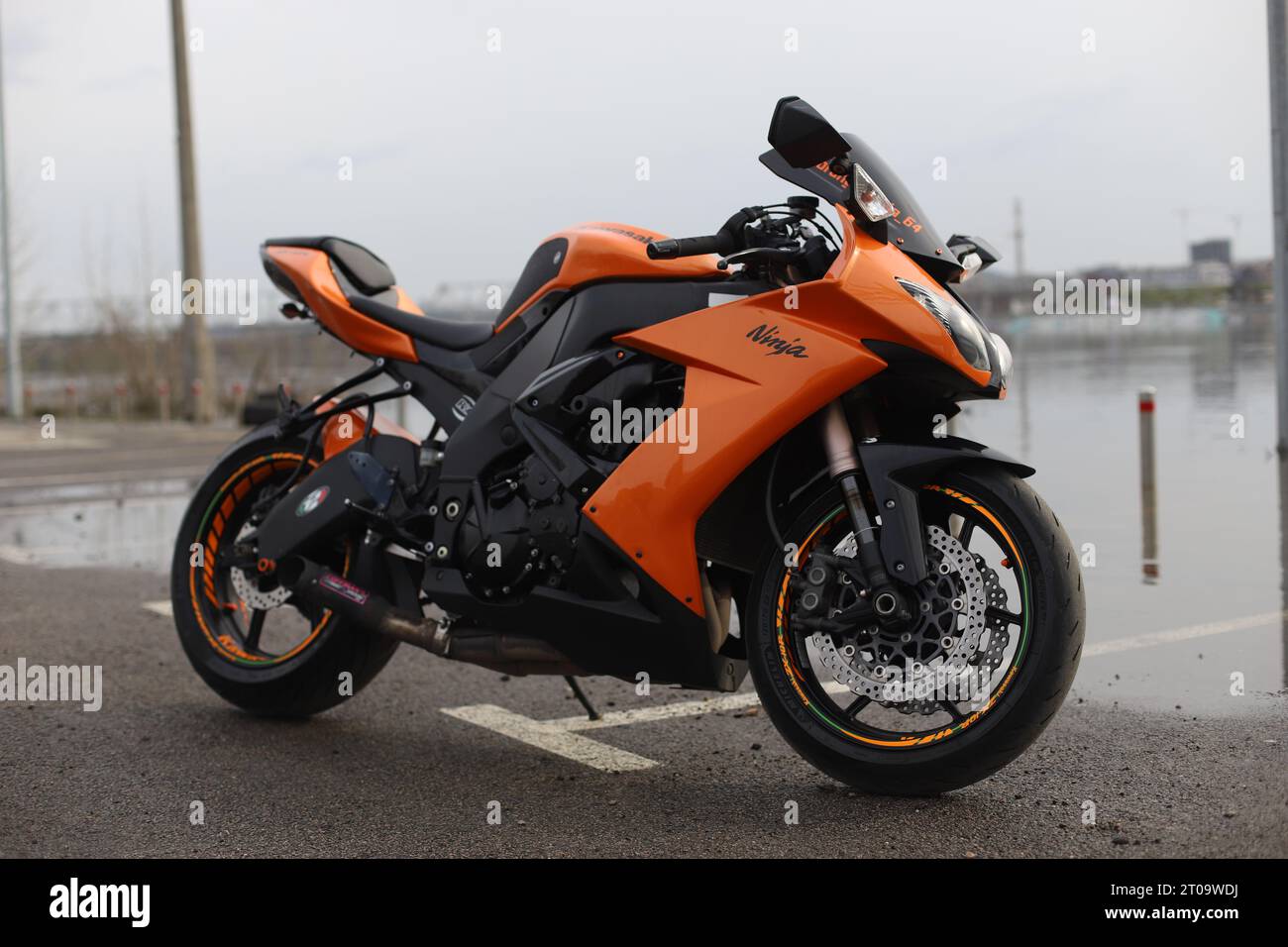 Kawasaki zx10r 2008 hi-res stock photography and images - Alamy Kawasaki zx10r 2008 hi-res stock photography and images - Alamy