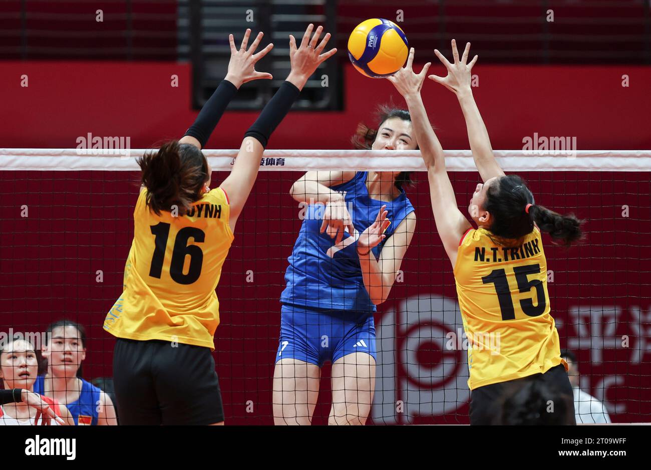 Hangzhou, China's Zhejiang Province. 5th Oct, 2023. Wang Yuanyuan (C ...