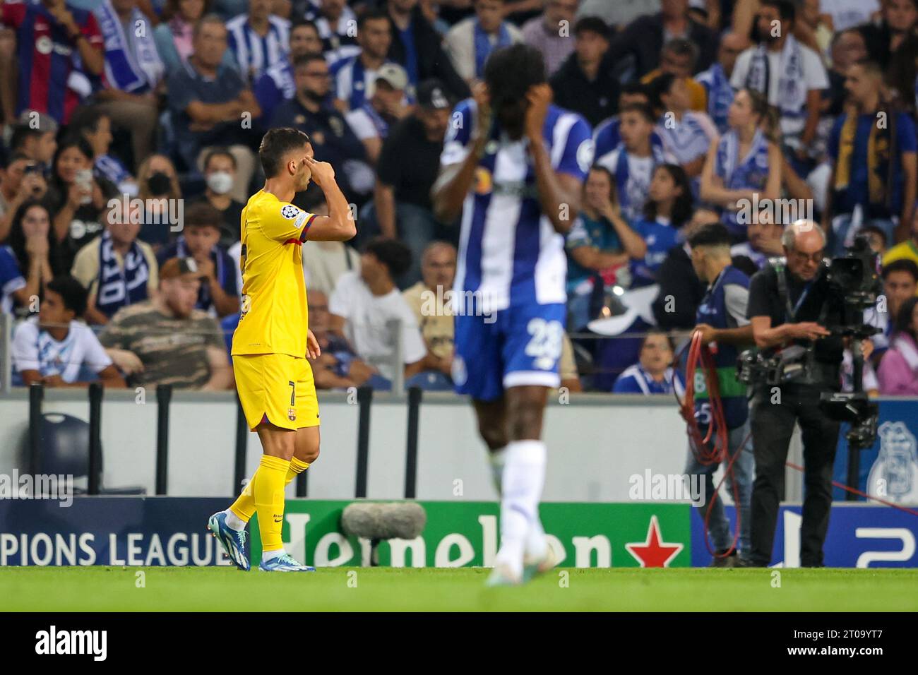 Ferran Torres (FC Barcelona) celebrating the goal during the UEFA Champions League Group H, Game 2, match between FC Porto and FC Barcelona Stock Photo