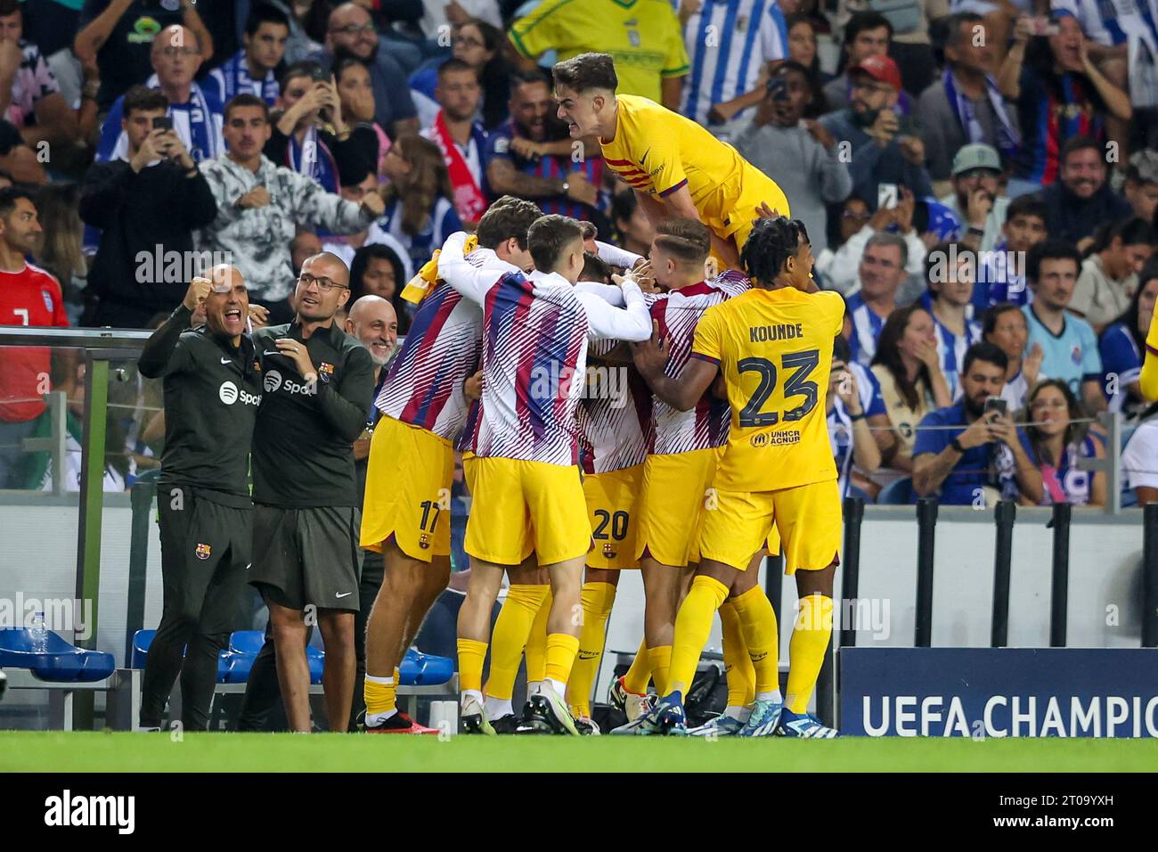 Ferran Torres (FC Barcelona) celebrating the goal during the UEFA Champions League Group H, Game 2, match between FC Porto and FC Barcelona Stock Photo