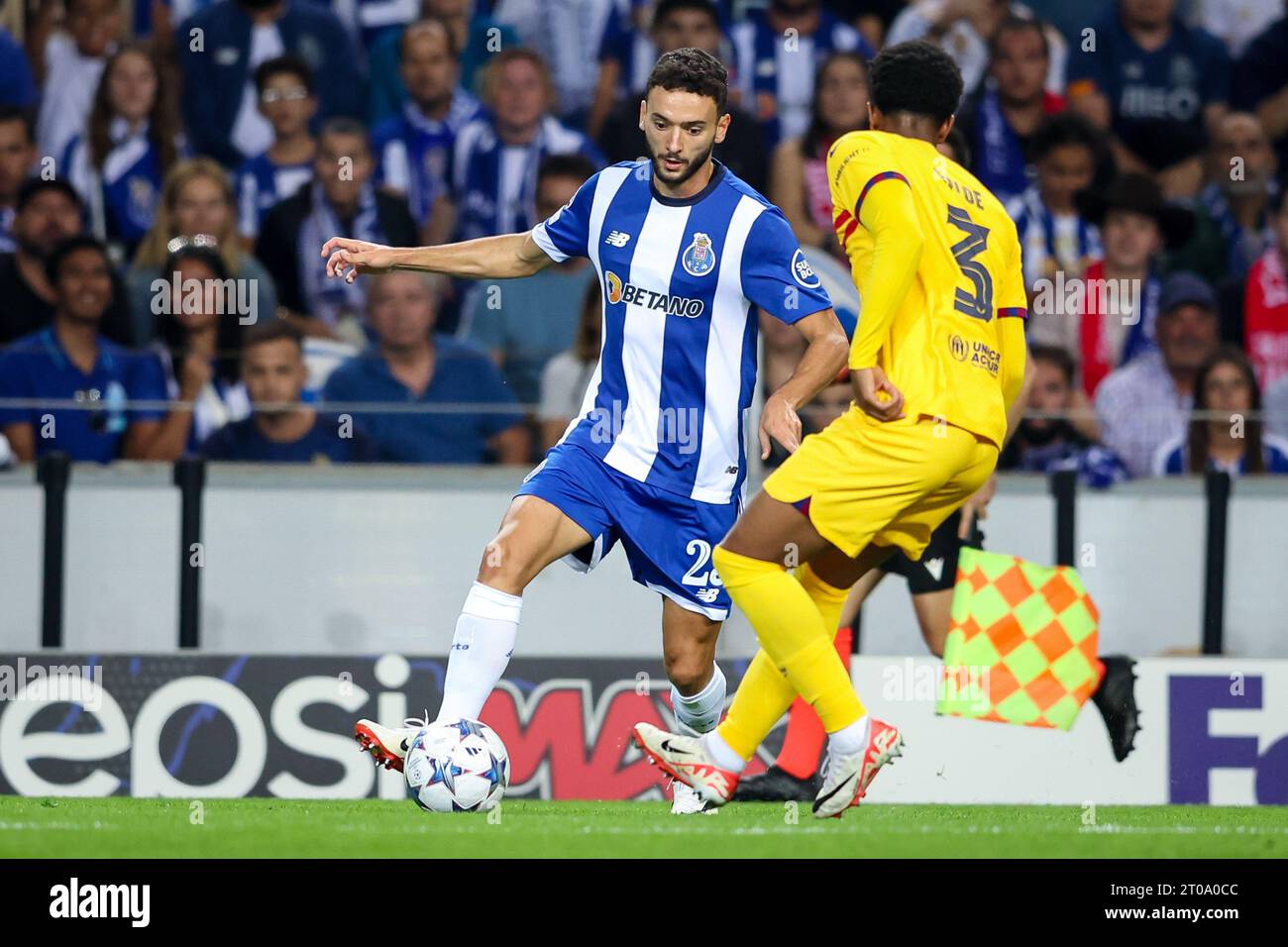 João Mário (FC Porto) in action during the UEFA Champions League Group H, Game 2, match between FC Porto and FC Barcelona Stock Photo