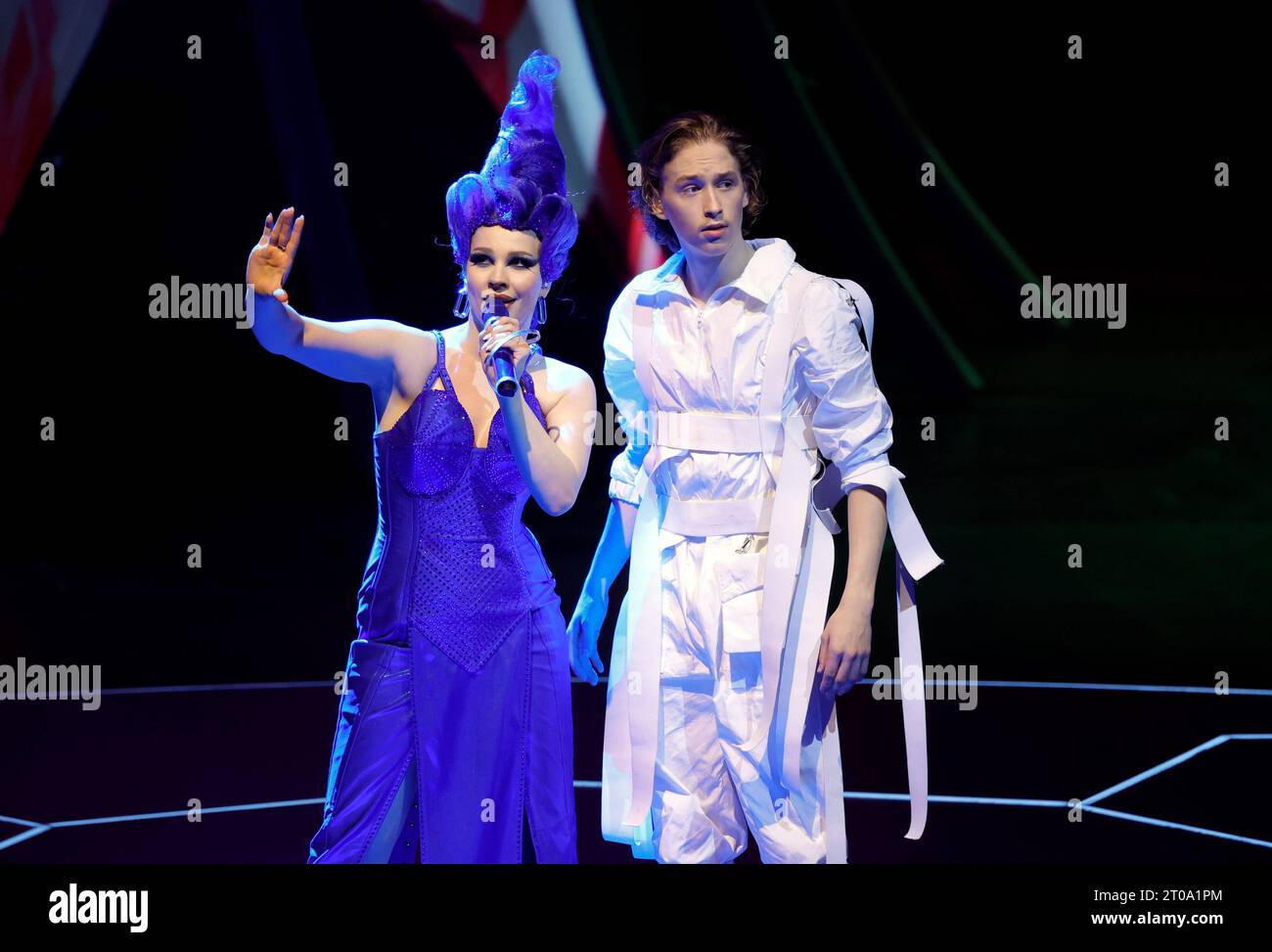 Deutschland, Berlin, FALLING IN LOVE Grand Show, Weltpremiere im FriedrichstadtPalast Berlin