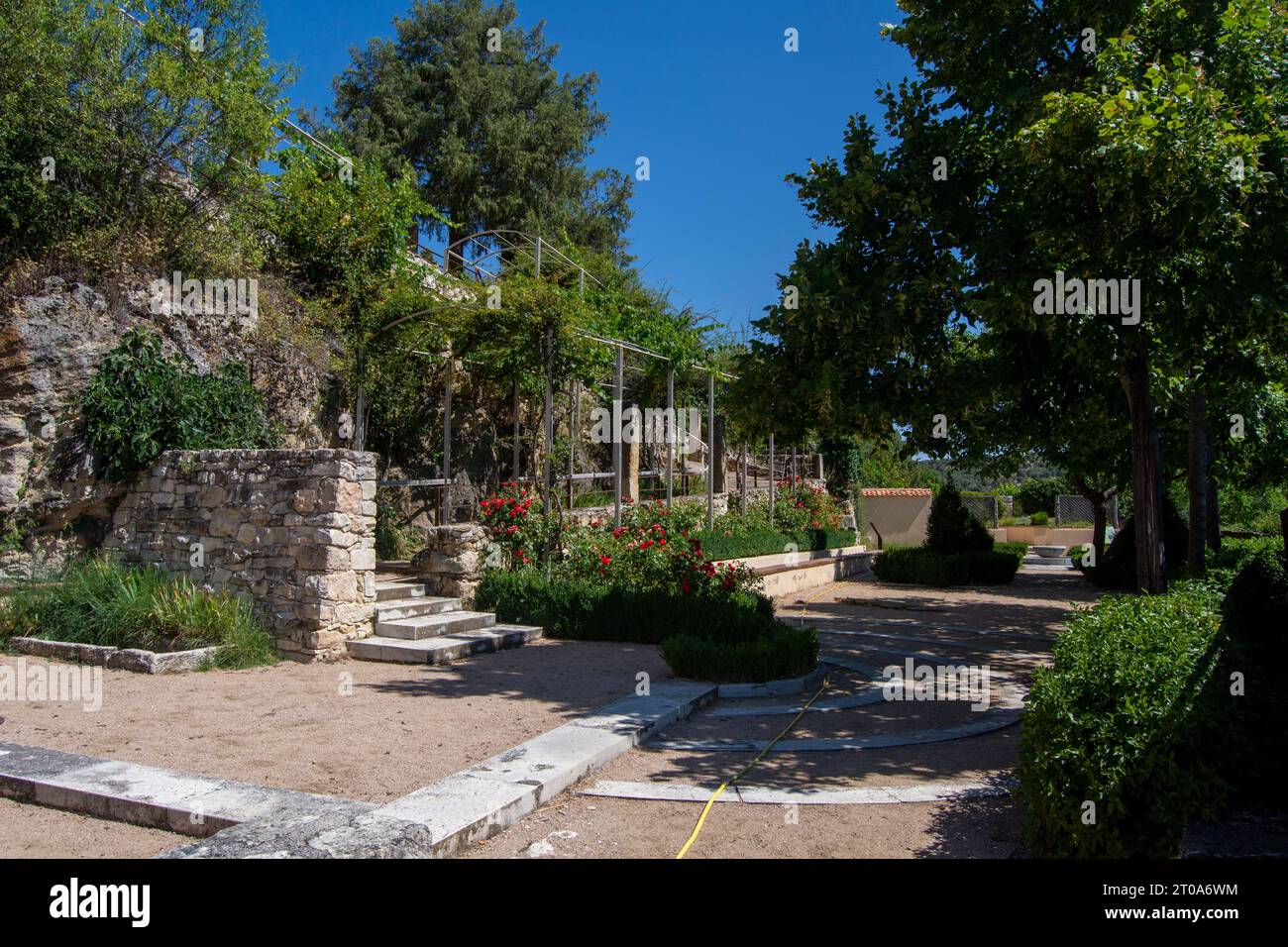 Jardines de la Casa del Águila Imperial en Pedraza Stock Photo