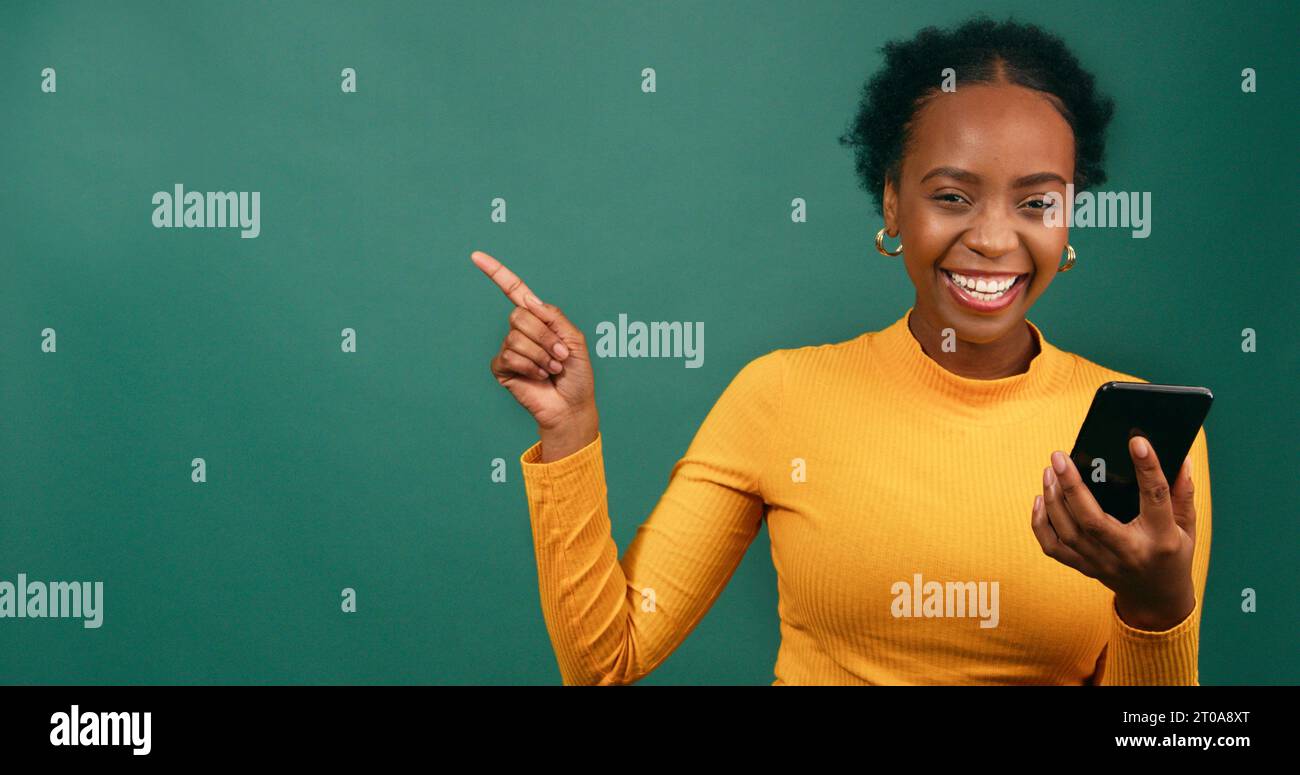 Black woman points left hi-res stock photography and images - Alamy