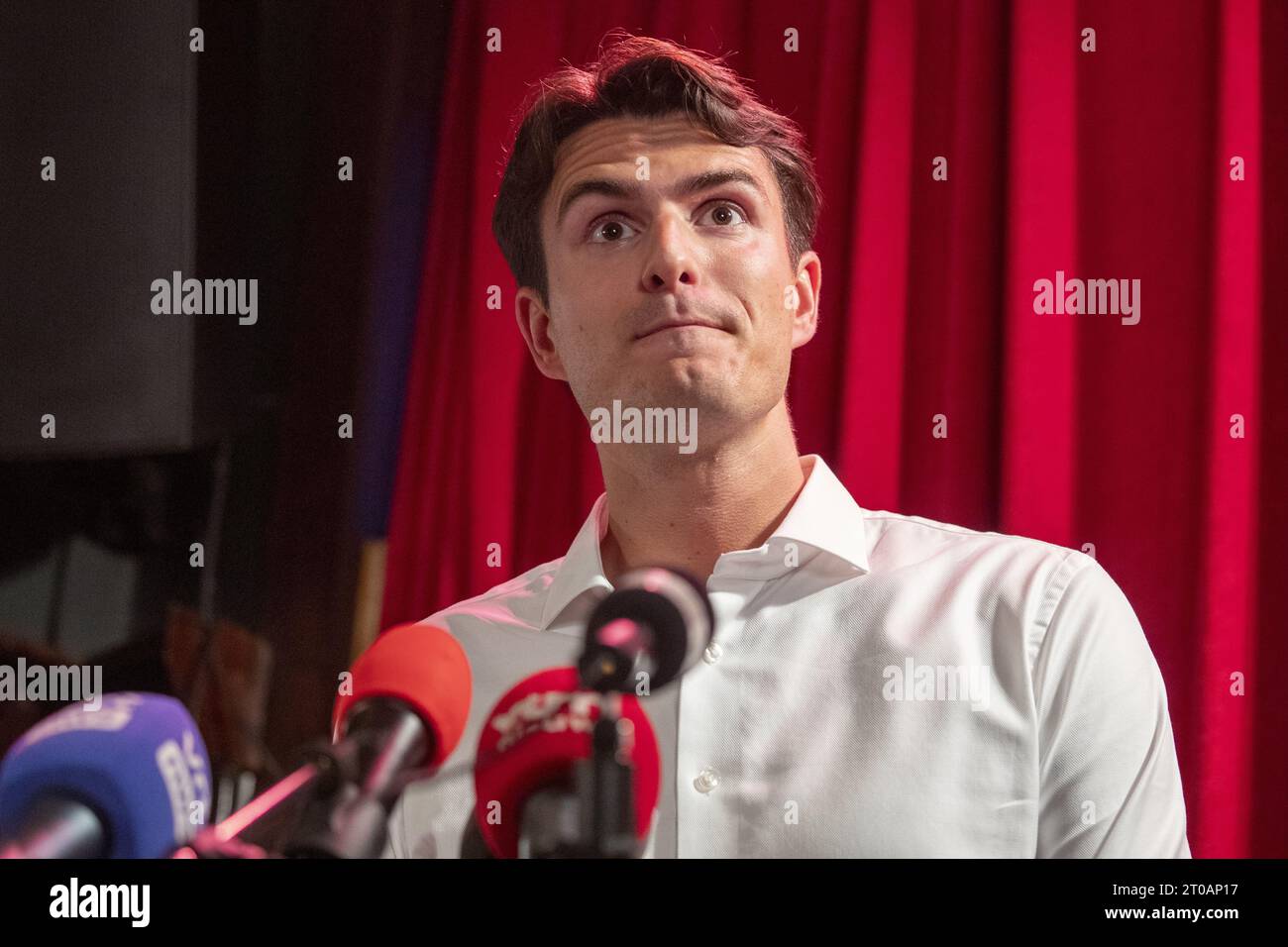 Sint Niklaas, Belgium. 05th Oct, 2023. Vooruit's chairman Conner Rousseau pictured during a press conference of Flemish socialist party Vooruit chairman Conner Rousseau Sint-Niklaas, Thursday 05 October 2023. BELGA PHOTO NICOLAS MAETERLINCK Credit: Belga News Agency/Alamy Live News Stock Photo
