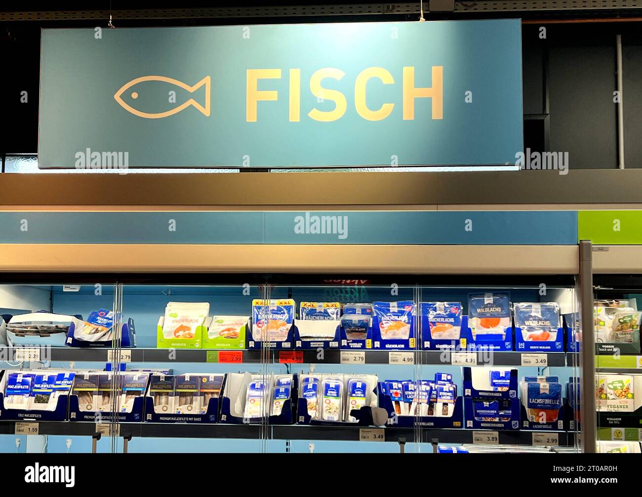 Fisch Regal bei ALDI Nord *** Fish shelf at ALDI North Copyright
