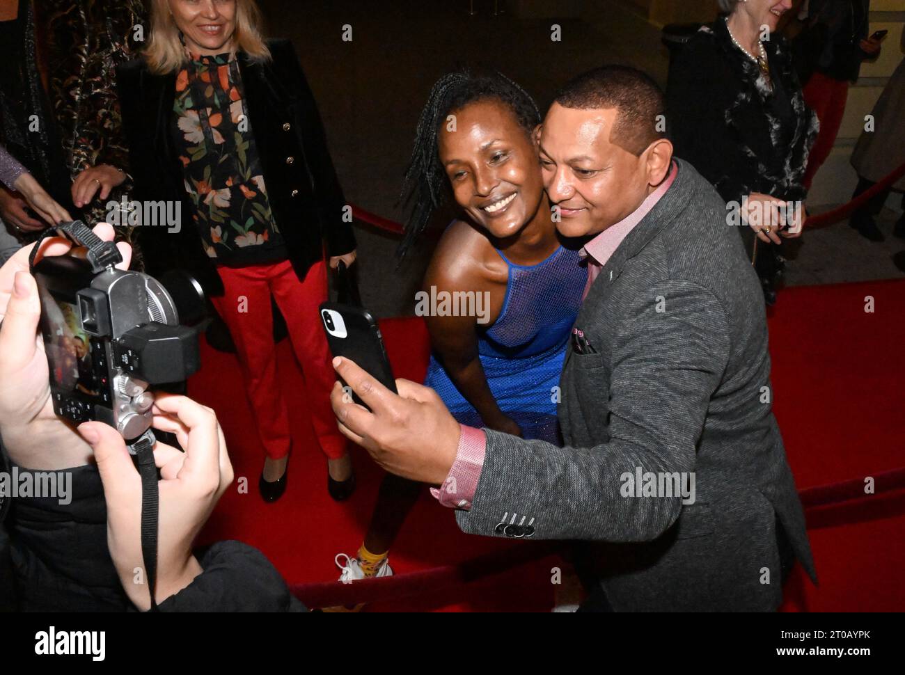Munich, Germany. 05th Oct, 2023. Model Waris Dirie takes a selfie on the red carpet at the German premiere of the musical 'Desert Flower' at the Deutsches Theater. Credit: Felix Hörhager/dpa/Alamy Live News Stock Photo