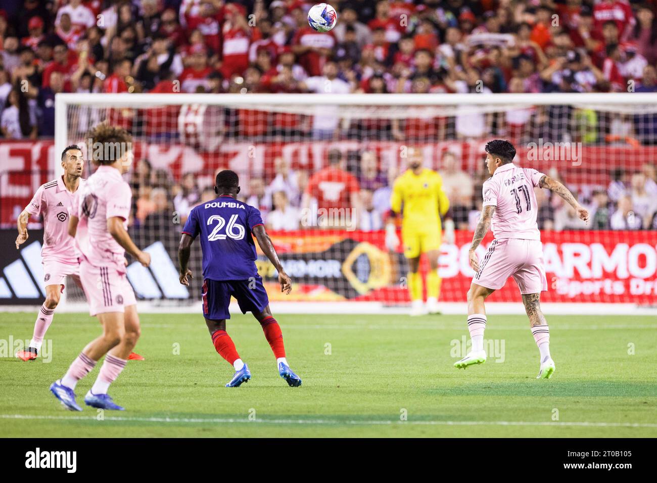 Chicago, Illinois, USA. 04th Oct, 2023. Players look for the ball in ...