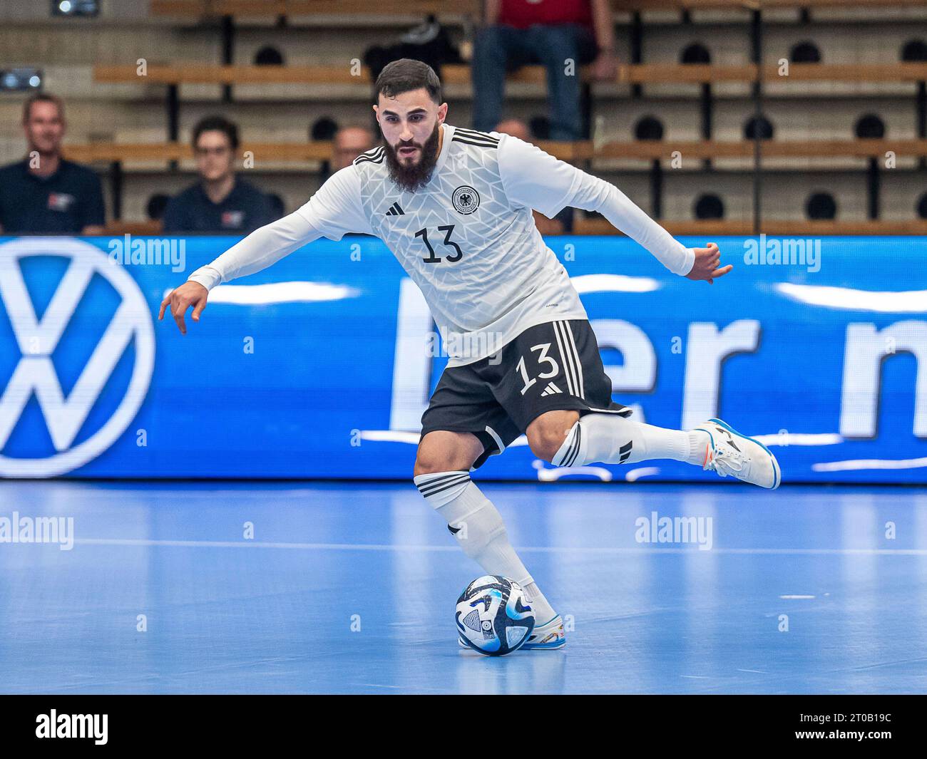 Goeppingen, Deutschland. 05th Oct, 2023. Muhammet Soezer (Deutschland, #13) am Ball, Deutschland vs. Slowakei, Eliterunde WM-Qualifikation, Futsal, Herren, 05.10.2023 Foto: EIBNER/Michael Schmidt Credit: dpa/Alamy Live News Stock Photo