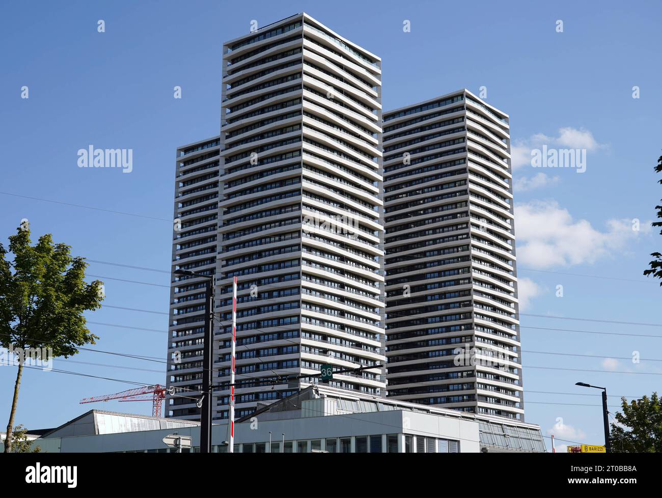 Foto Manuel Geisser 05.10.2023 ZH Schweiz Immobilien Eigenheime Stockwerkeigentum Bild : Hochhaeuser *** Photo Manuel Geisser 05 10 2023 ZH Switzerland Real Estate Properties Condominiums Image Hochhaeuser Credit: Imago/Alamy Live News Stock Photo