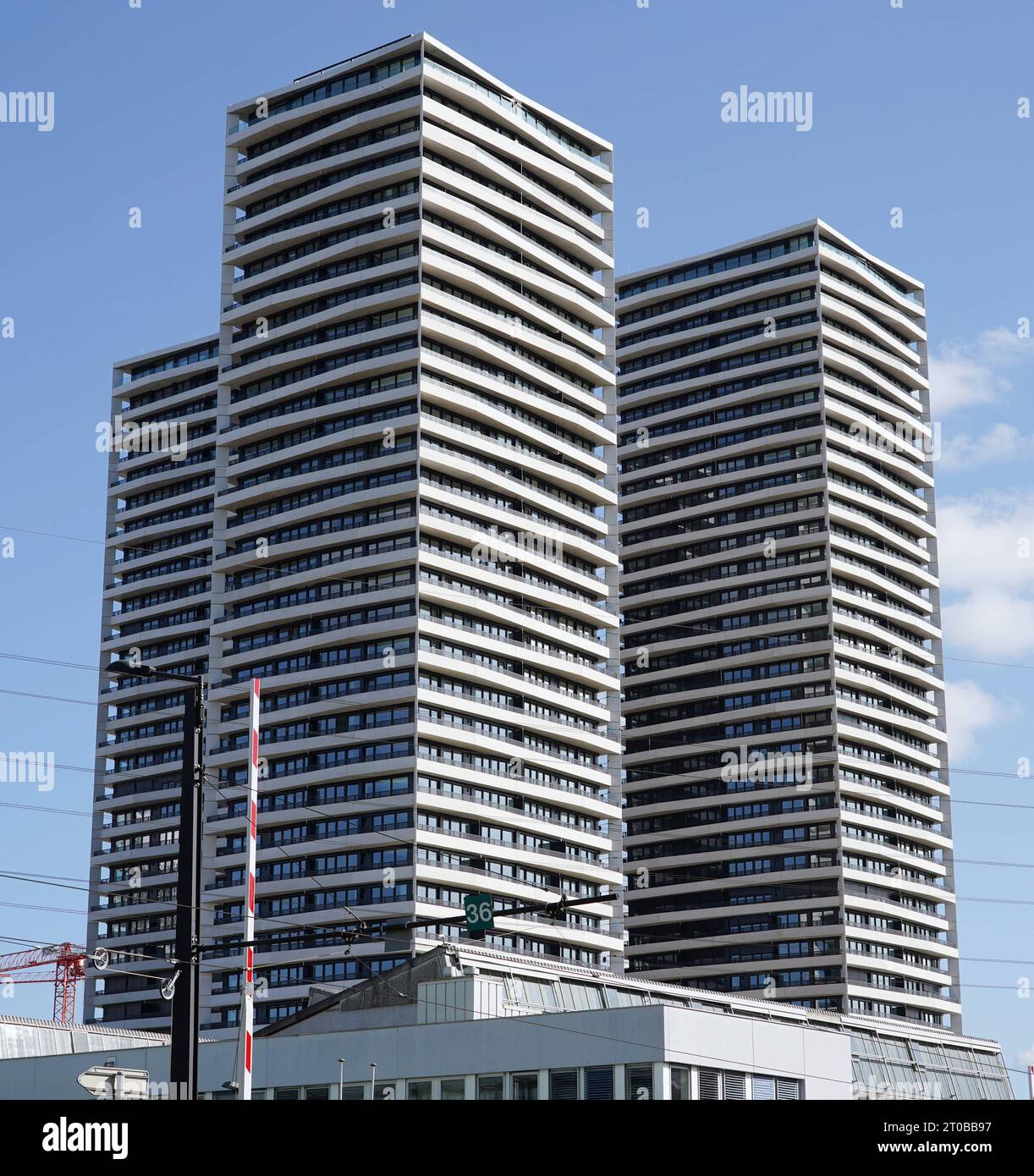 Foto Manuel Geisser 05.10.2023 ZH Schweiz Immobilien Eigenheime Stockwerkeigentum Bild : Hochhaeuser *** Photo Manuel Geisser 05 10 2023 ZH Switzerland Real Estate Properties Condominiums Image Hochhaeuser Credit: Imago/Alamy Live News Stock Photo