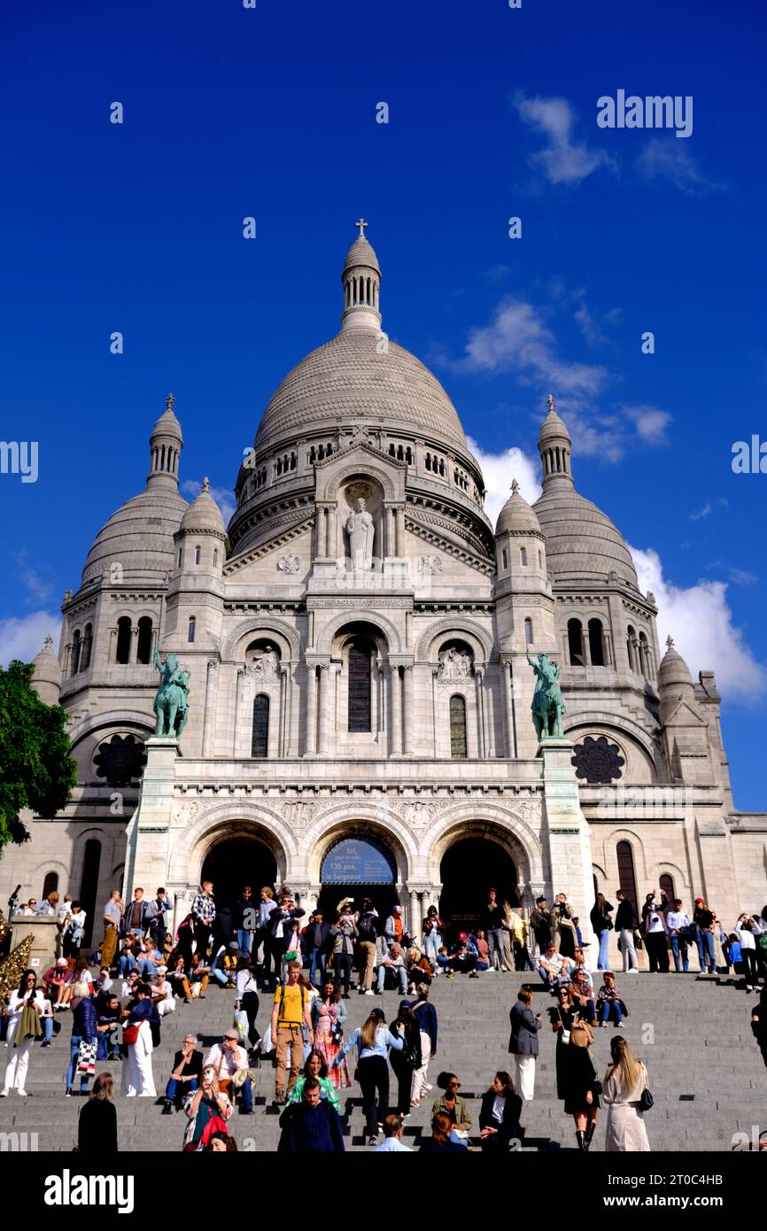 The steps leading to Basilica Sacre Coeur in the Montmartre district of Paris Stock Photo