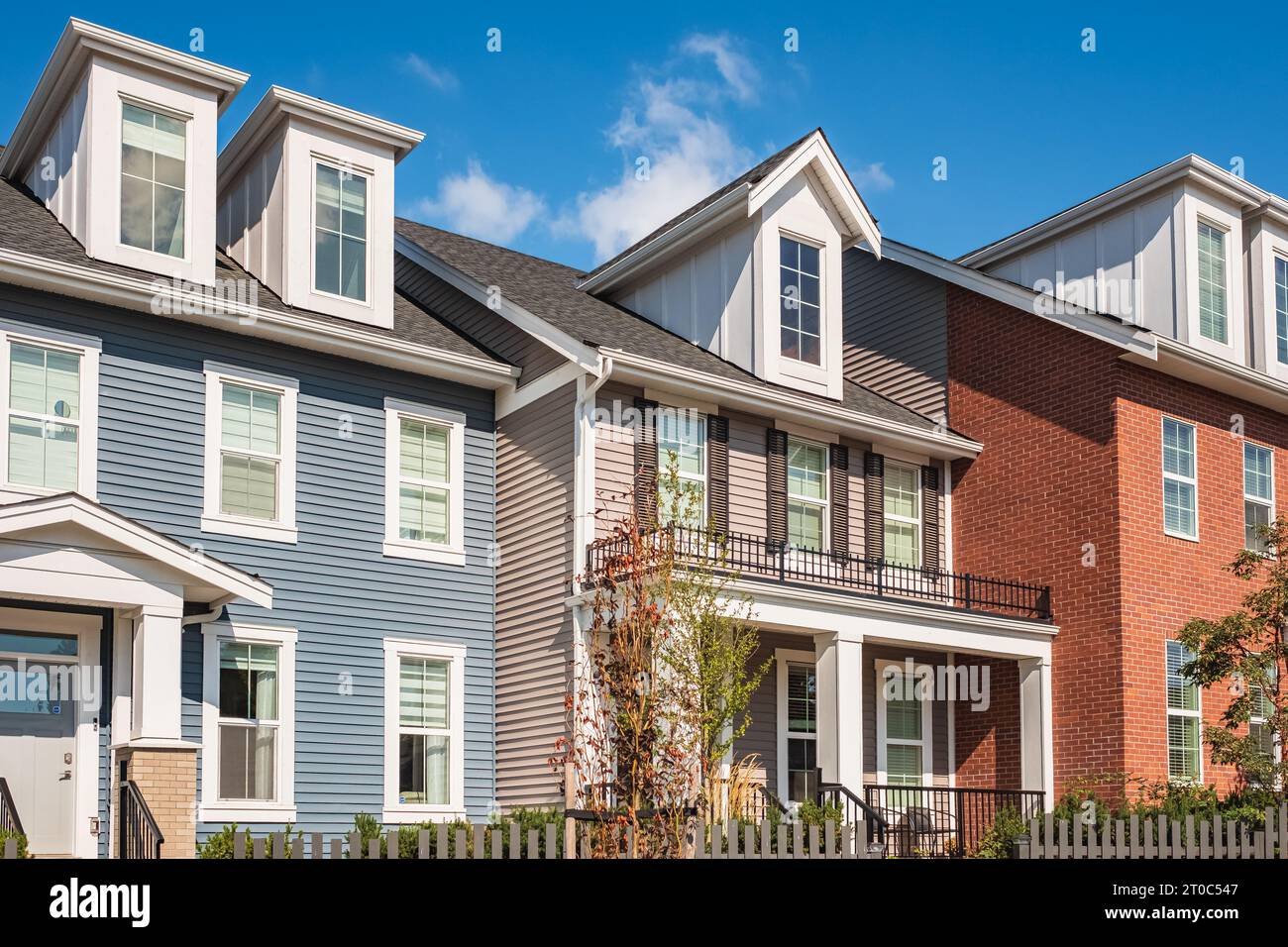 Two story condominium buildings hi-res stock photography and images - Alamy