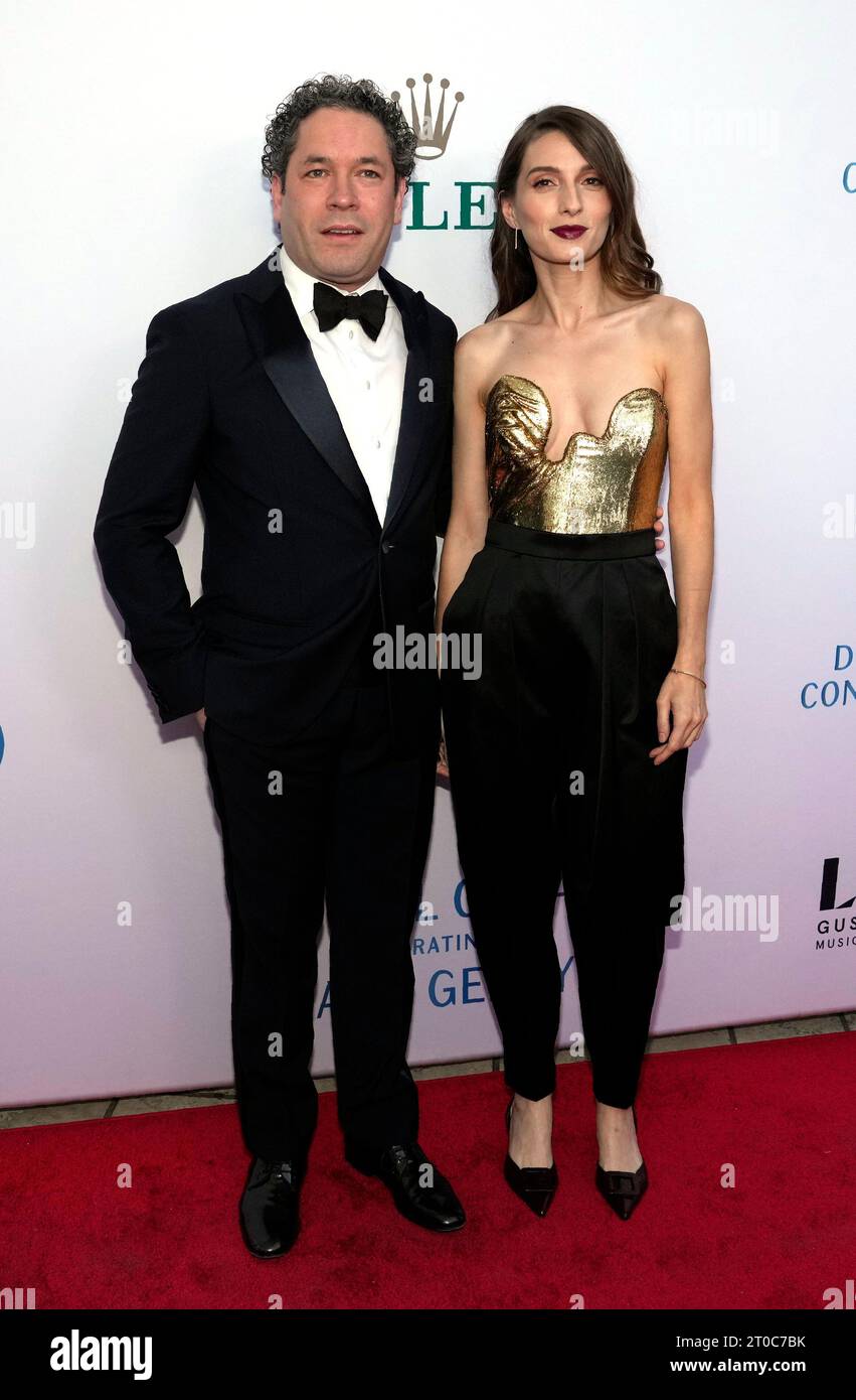 Gustavo Dudamel poses at the 2023 Los Angeles Philharmonic Gala,Thursday,  Oct. 5, 2023, at Walt Disney Hall in Los Angeles. (AP Photo/Chris Pizzello  Stock Photo - Alamy