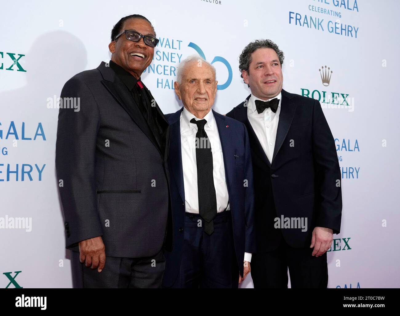 Frank Gehry, left, and Gustavo Dudamel pose together at the 2023 Los  Angeles Philharmonic Gala,Thursday, Oct. 5, 2023, at Walt Disney Hall in  Los Angeles. (AP Photo/Chris Pizzello Stock Photo - Alamy