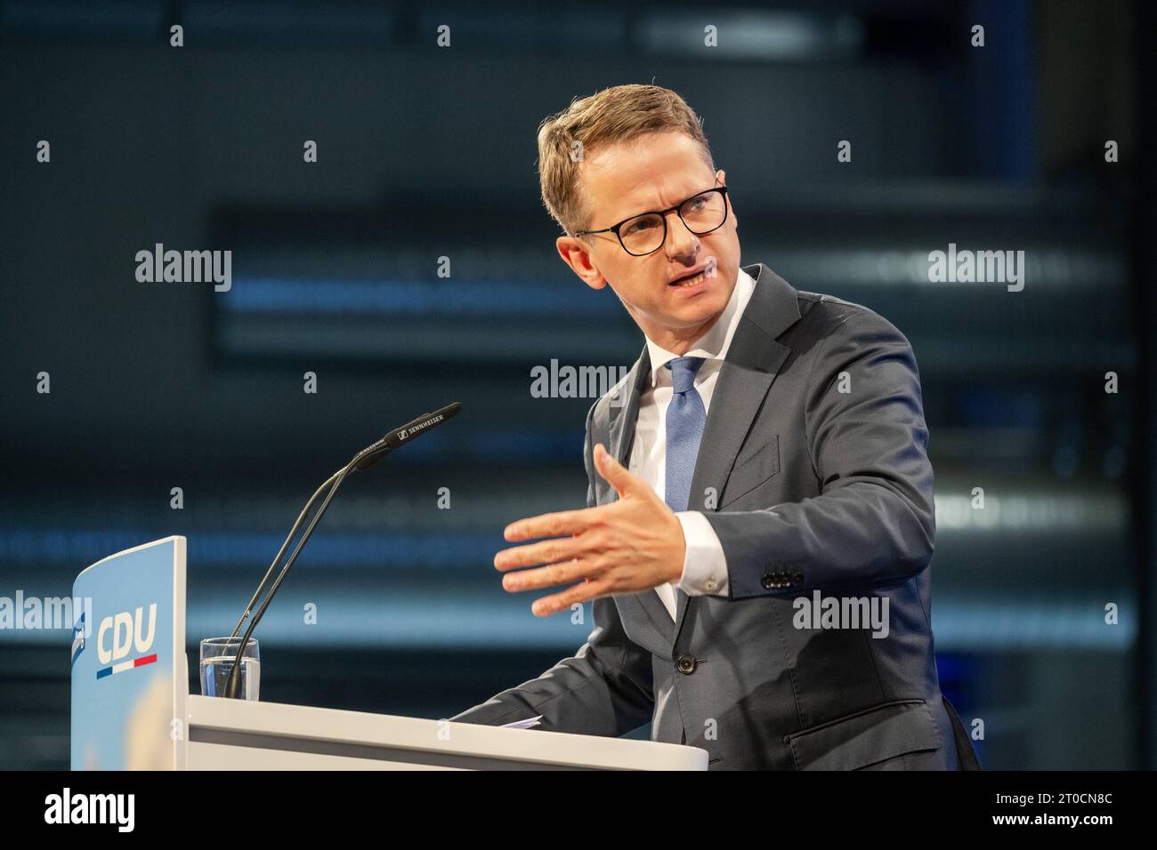 Carsten Linnemann CDU Generalsekretär Carsten Linnemann spricht auf dem Landesparteitag der CDU SH in den Holstenhallen NMS Kiel Schleswig-Holstein Deutschland fpr-cdu-2180.jpeg *** Carsten Linnemann CDU Secretary General Carsten Linnemann speaks at the state party conference of the CDU SH in the Holstenhallen NMS Kiel Schleswig Holstein Germany fpr cdu 2180 jpeg Credit: Imago/Alamy Live News Stock Photo