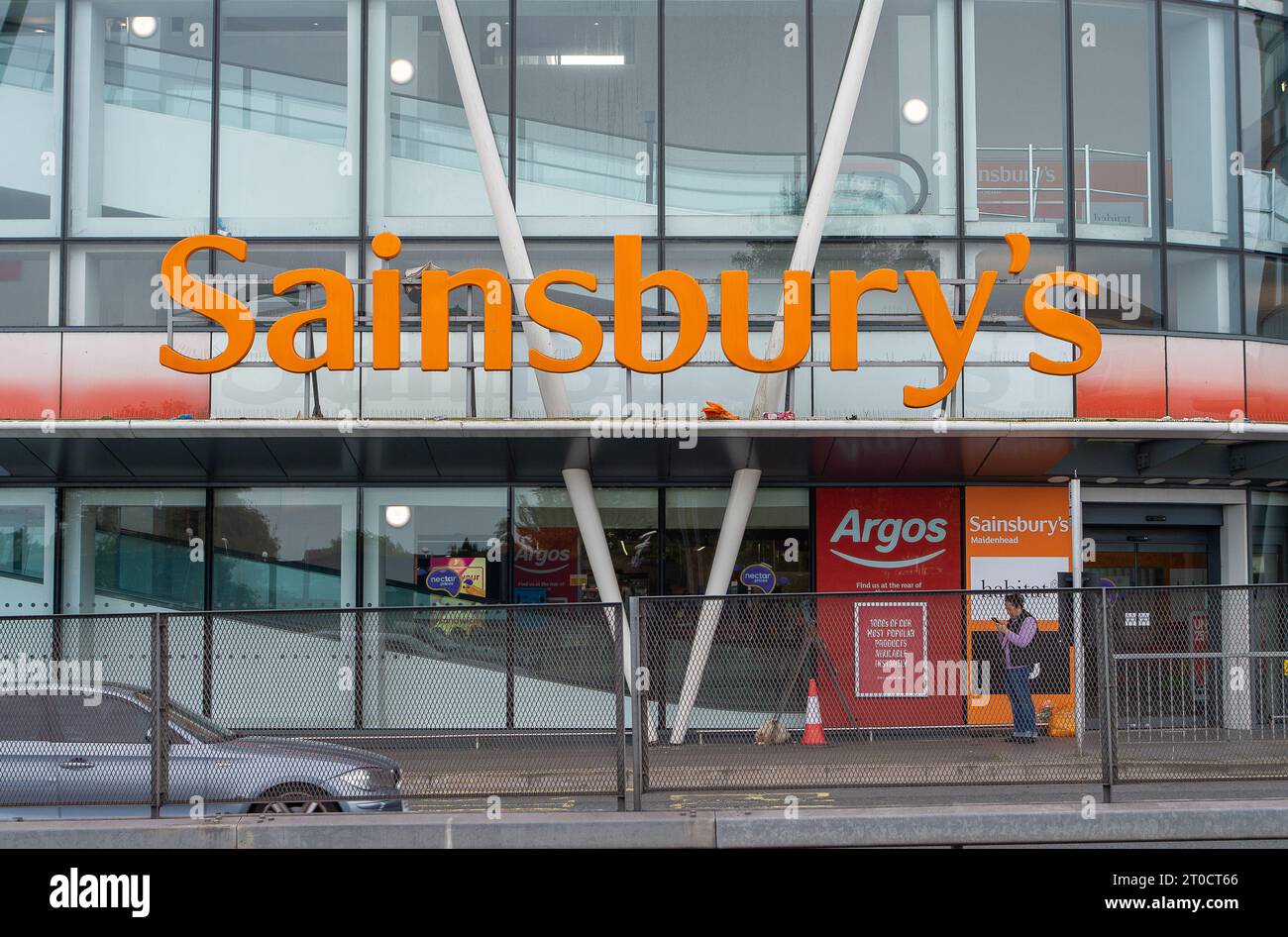 Maidenhead, Berkshire, UK. 5th October, 2023. A Sainsbury's Supermarket