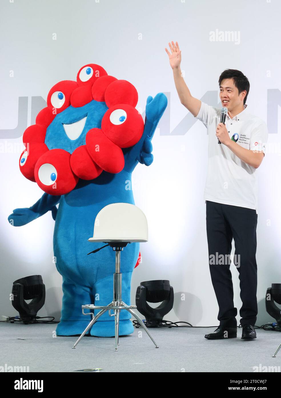 Tokyo, Japan. 6th Oct, 2023. Osaka Governor Hirofumi Yoshimura and