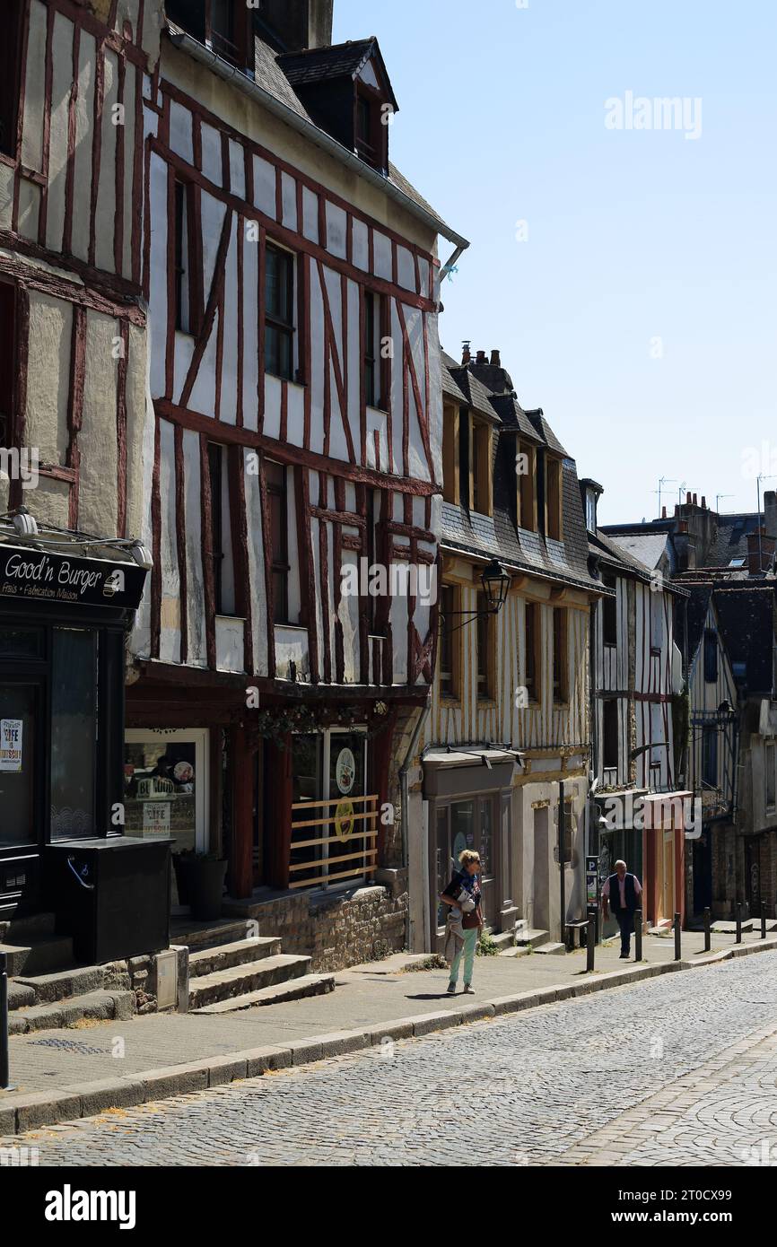 half-timbered-buildings-in-rue-saint-patern-vannes-morbihan-brittany
