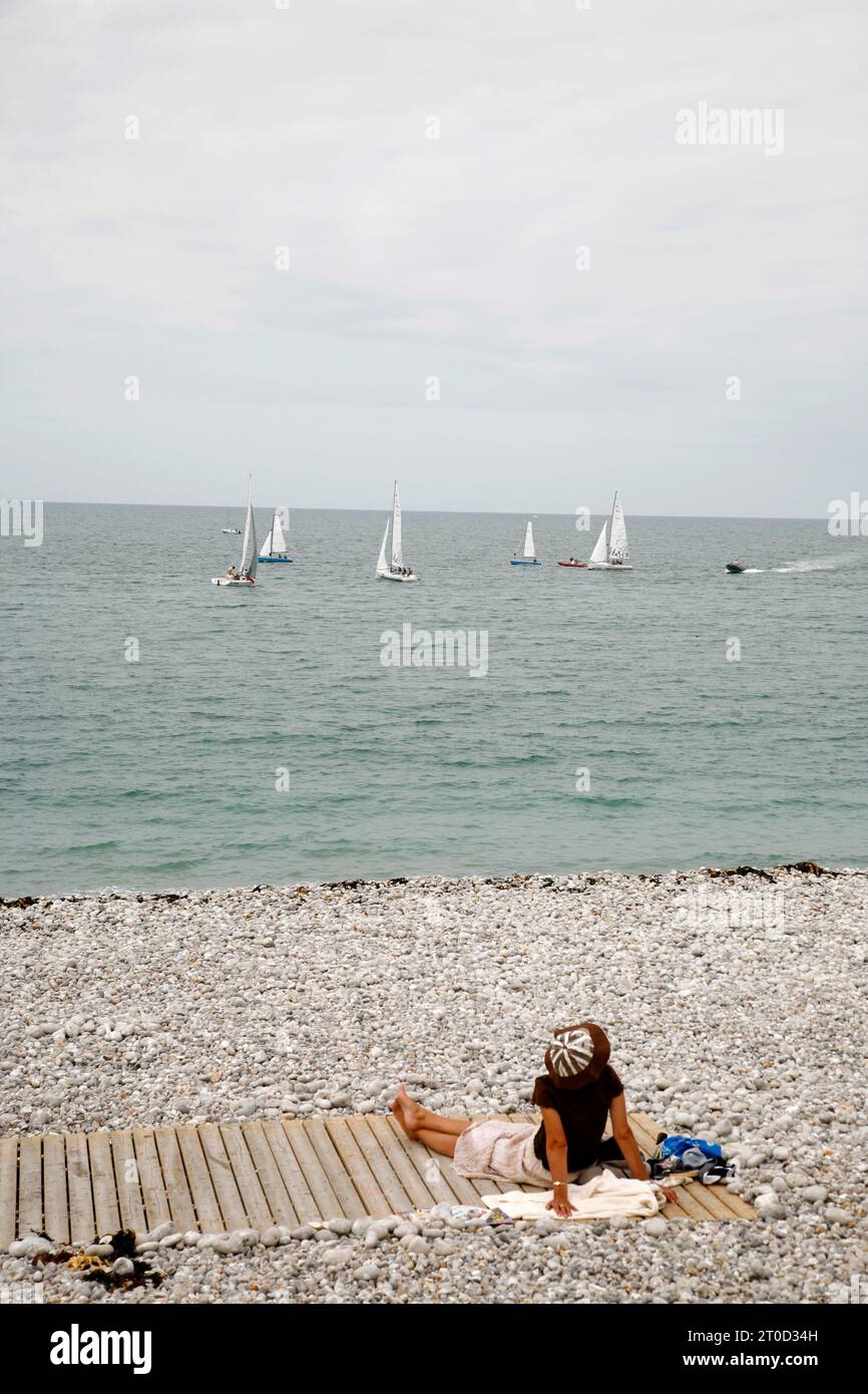 Etretat cliffs with people hi-res stock photography and images - Alamy