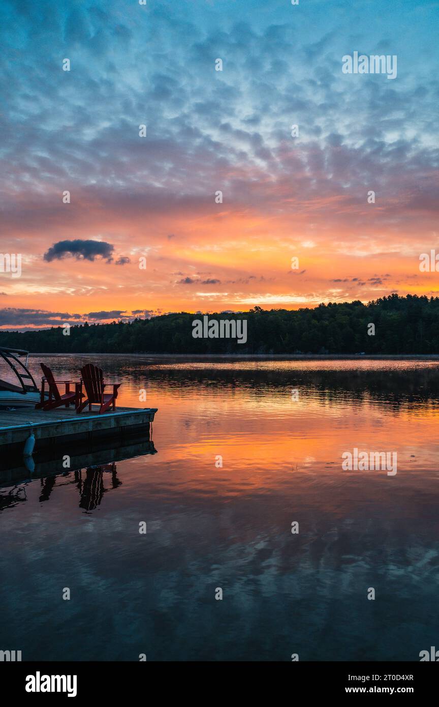 Two wooden chairs lake hi-res stock photography and images - Alamy