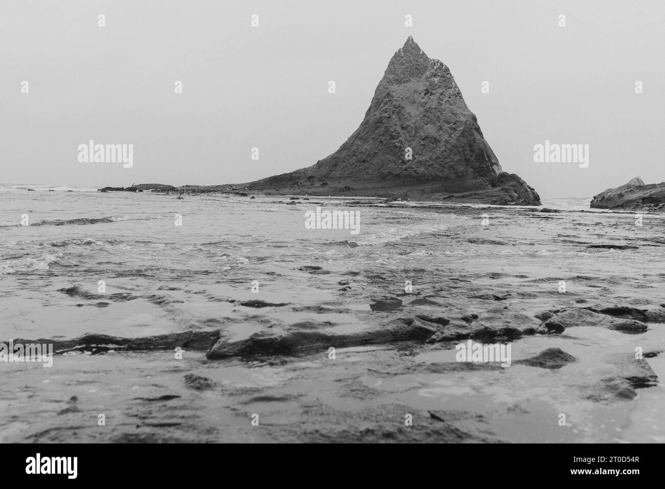 Foggy ocean view at Half Moon Bay in Black and white Stock Photo Alamy