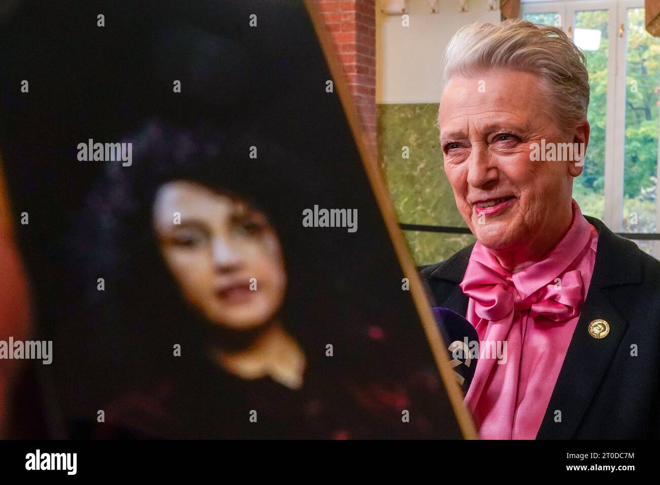 Oslo 20231006.Berit Reiss-Andersen, head of the Nobel Committee, announces that the Nobel Peace Prize 2023 goes to women's rights activist Narges Mohammadi (51) from Iran. Photo: Terje Pedersen / NTB Stock Photo
