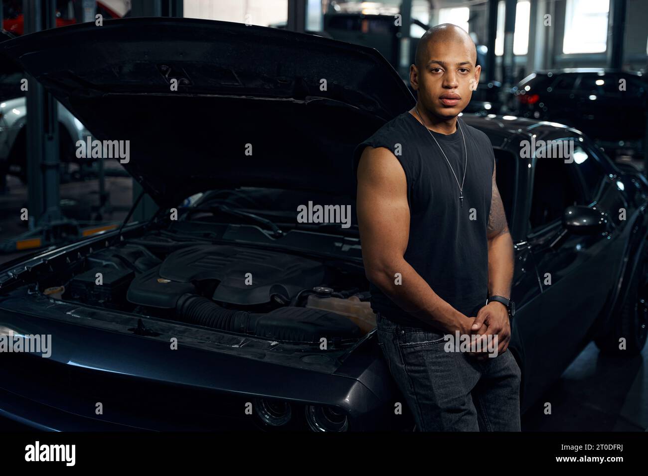 Mechanic leaning on car hi-res stock photography and images - Alamy
