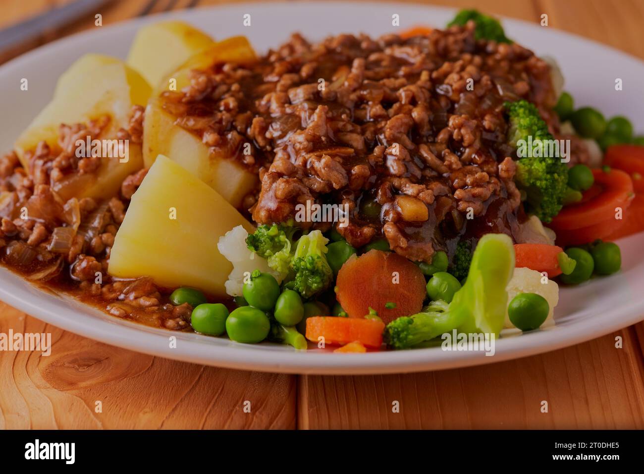 Beef and pork mince in gravy with new potatoes and mixed vegetables