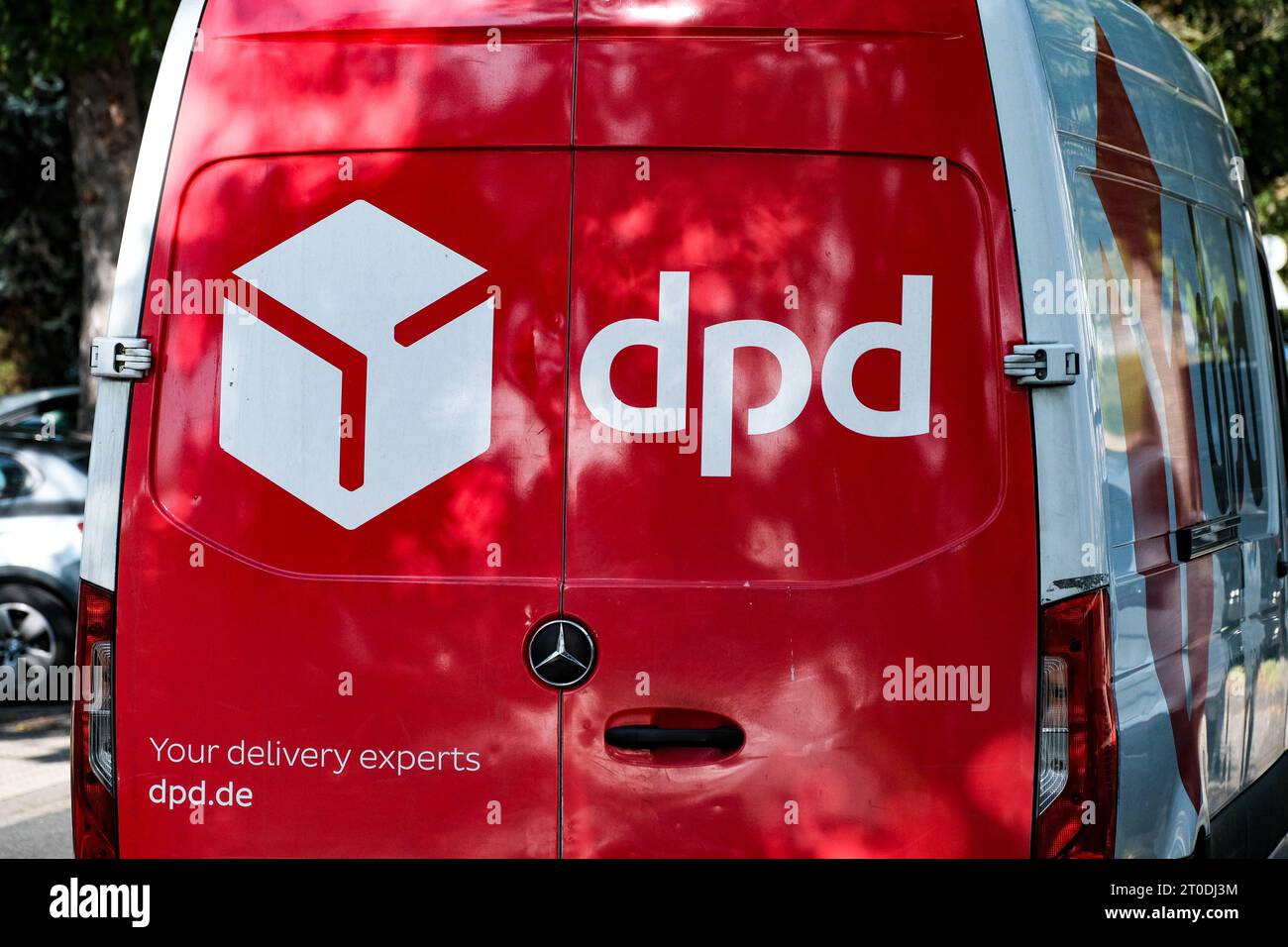 Dpd delivery van hi-res stock photography and images - Page 4 - Alamy