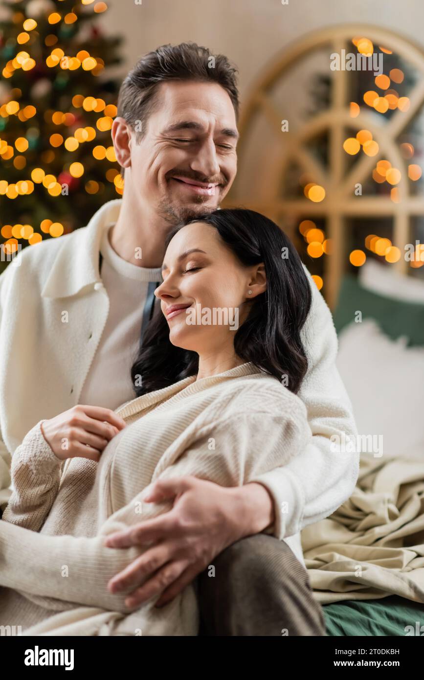Happily married couple hi-res stock photography and images - Alamy