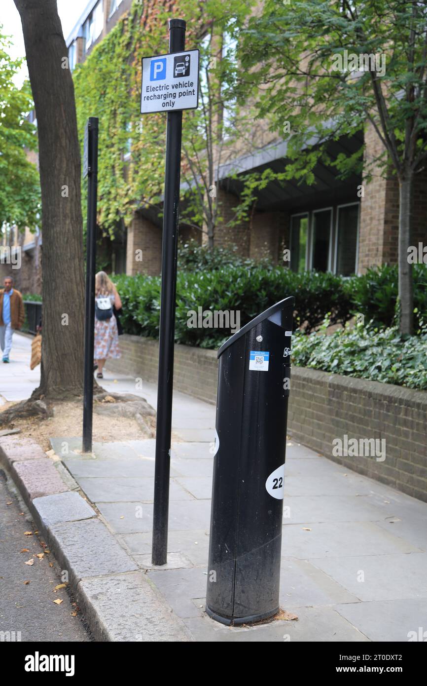 Electric Vehicle Recharging point with Contact Payment Sydney Street Chelsea London England Stock Photo