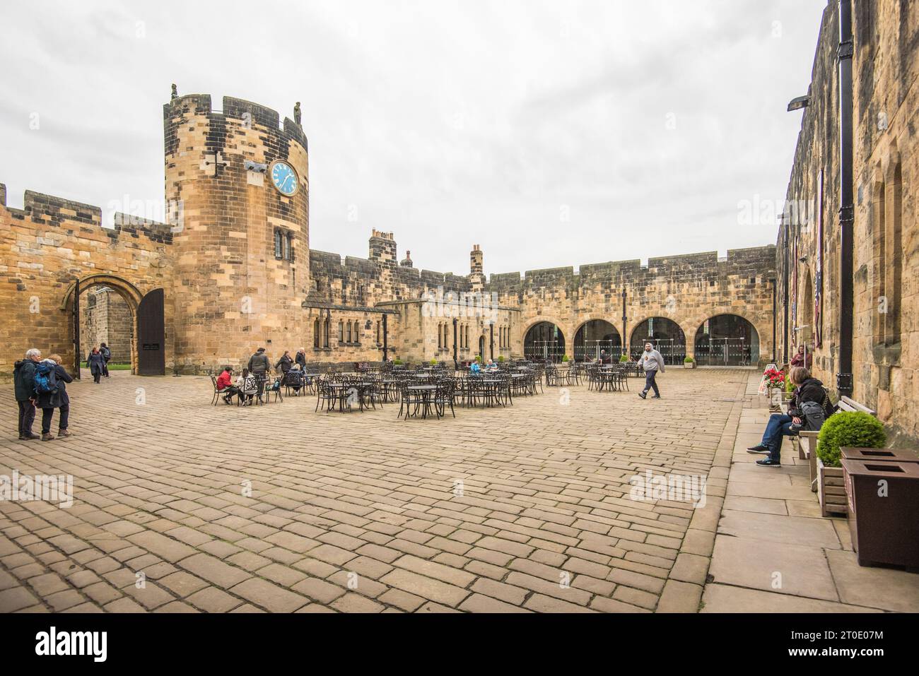 Alnwick gardens northumberland hi-res stock photography and images - Page 9  - Alamy, image size:1300x957