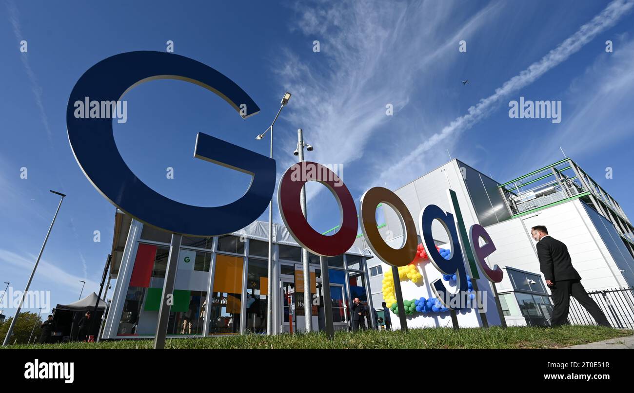 Hanau, Germany. 06th Oct, 2023. A Google sign stands in front of the