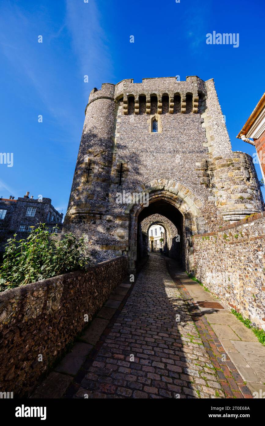 Entrance gate historic british hi-res stock photography and images - Alamy