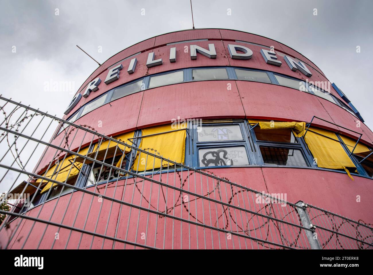 05 . 10 . 2023 . Historisches Gebäude der Raststätte Dreilinden am