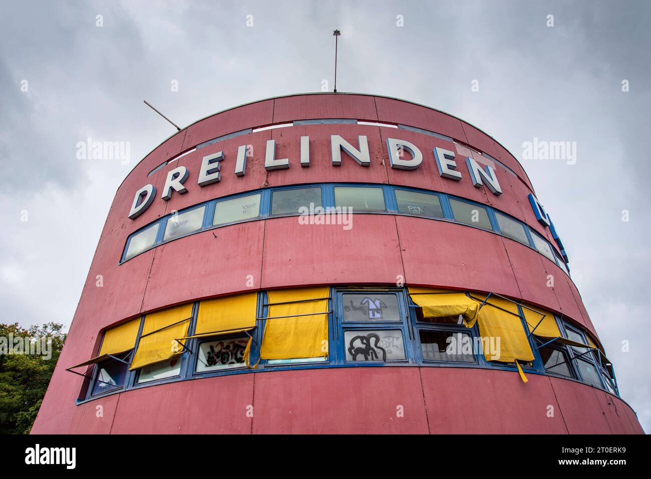 05 . 10 . 2023 . Historisches Gebäude der Raststätte Dreilinden am