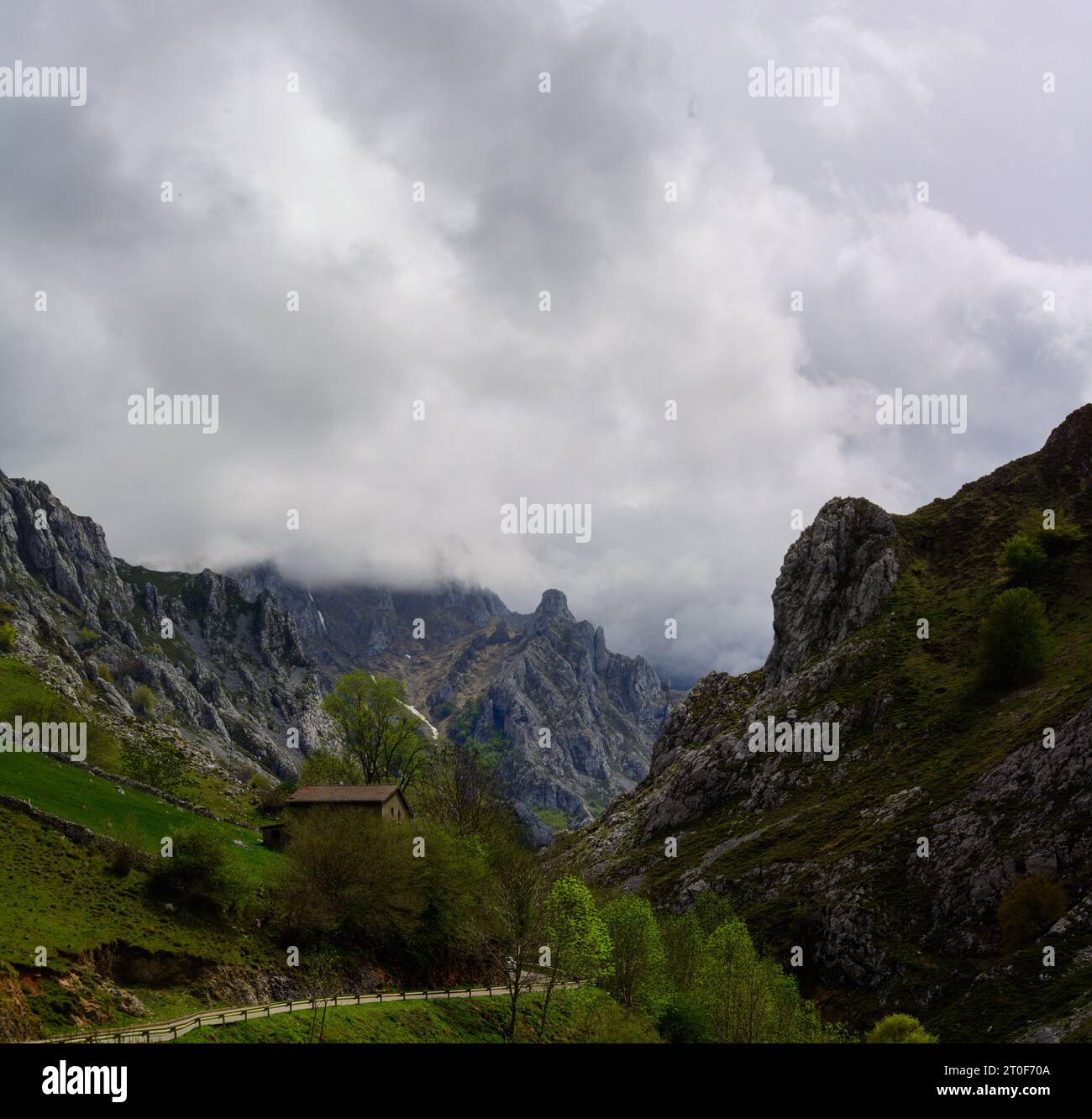 driving-narrow-mountain-road-from-los-arenas-to-remote-mountain-village