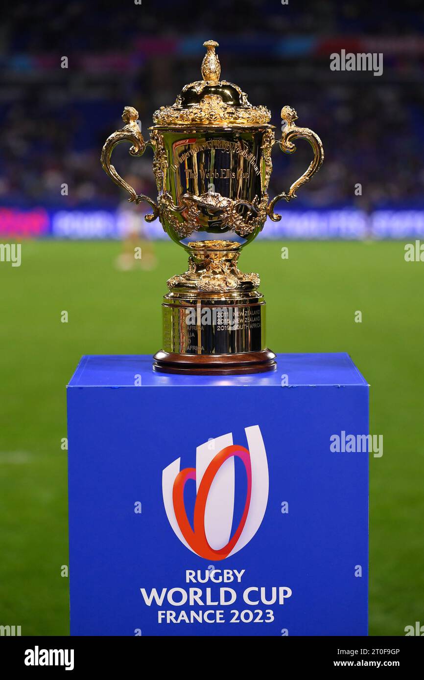 https://c8.alamy.com/comp/2T0F9GP/lyon-france-06th-oct-2023-julien-mattiale-pictorium-france-italy-rugby-world-cup-06102023-francerhone-alpeslyon-the-rugby-world-cup-trophy-during-the-rugby-world-cup-match-between-france-and-italy-at-groupama-stadium-lyon-october-6-2023-credit-le-pictoriumalamy-live-news-2T0F9GP.jpg