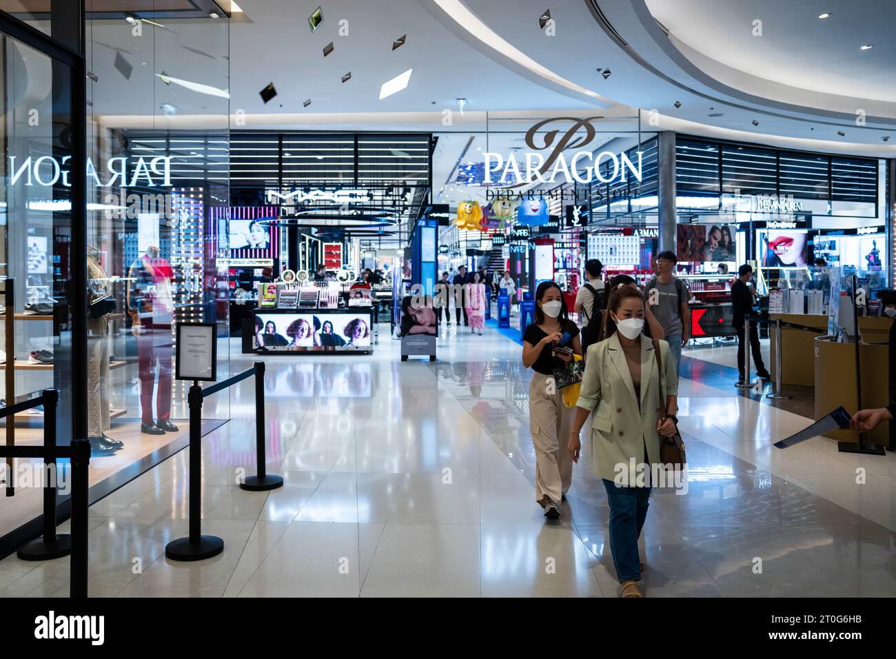 Bangkok, Thailand - Shopping mall Siam Paragon interior Stock Photo - Alamy