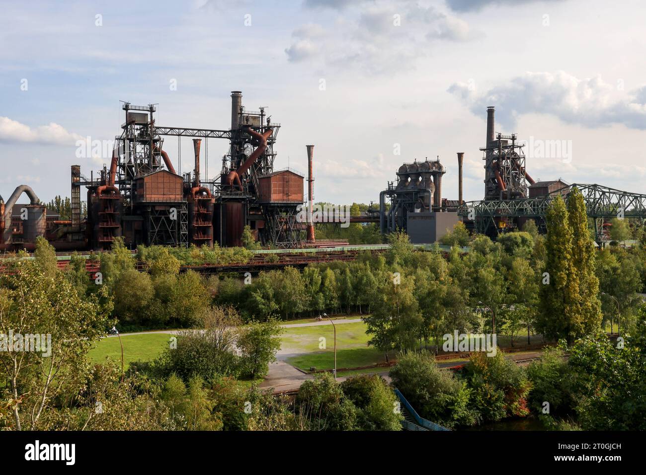 DEU, Deutschland, Nordrhein-Westfalen, Duisburg, 30.09.2023: Landschaftspark Duisburg-Nord, angelegt rund um ein stillgelegtes Hüttenwerk im Stadtteil Meiderich. Entstanden im Rahmen der Internationalen Bauausstellung Emscher Park. Hochofen. *** DEU, Germany, North Rhine-Westphalia, Duisburg, 30 09 2023 Duisburg North Landscape Park, created around a disused ironworks in the Meiderich district Developed as part of the Emscher Park International Building Exhibition Blast Furnace Credit: Imago/Alamy Live News Stock Photo