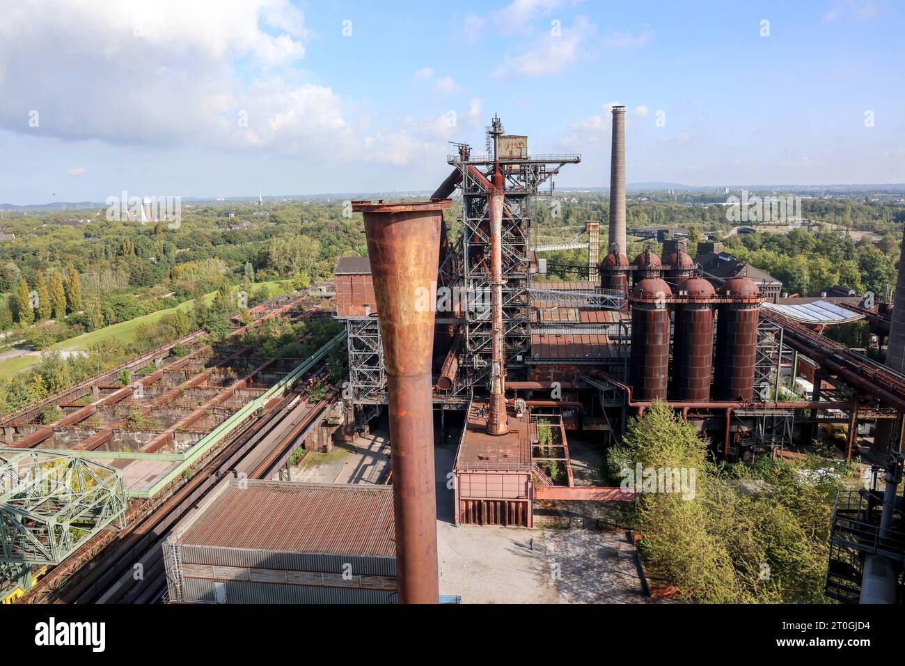 DEU, Deutschland, Nordrhein-Westfalen, Duisburg, 30.09.2023: Landschaftspark Duisburg-Nord, angelegt rund um ein stillgelegtes Hüttenwerk im Stadtteil Meiderich. Entstanden im Rahmen der Internationalen Bauausstellung Emscher Park. Hochofen. *** DEU, Germany, North Rhine-Westphalia, Duisburg, 30 09 2023 Duisburg North Landscape Park, created around a disused ironworks in the Meiderich district Developed as part of the Emscher Park International Building Exhibition Blast Furnace Credit: Imago/Alamy Live News Stock Photo