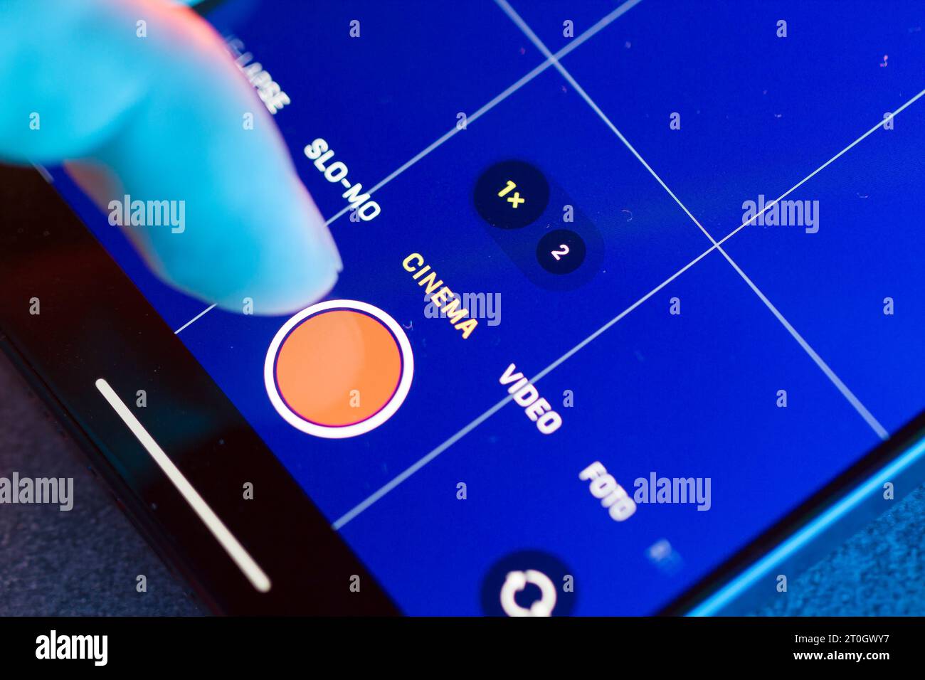 Dynamic island notification bar hi-res stock photography and images - Alamy