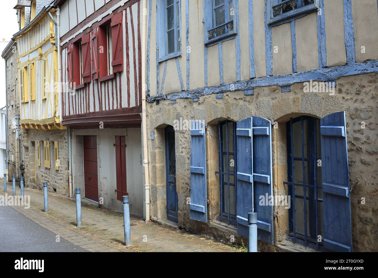 Half timbered town houses in Rue des Tribunaux, Vannes, Morbihan, Brittany, France Stock Photo