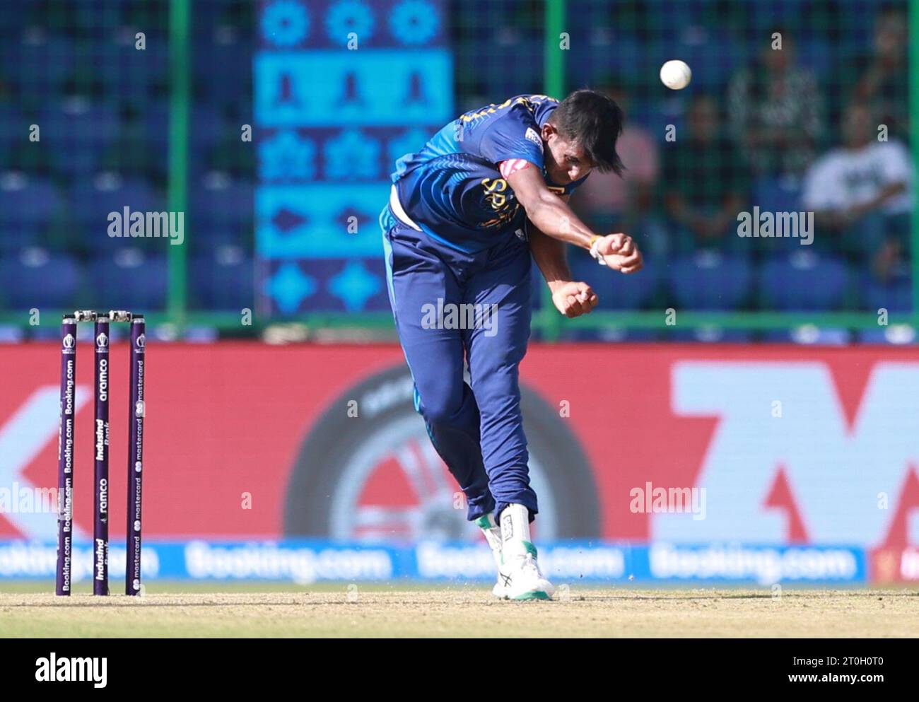 New Delhi, New Delhi, India. 7th Oct, 2023. Matheesha Pathirana of Sri Lanka with his unusual action during Match No 04 of ICC Cricket One Day International World Cup between South Africa and Sri Lanka at Arun Jaitley Stadium, New Delhi, India on 07 October 2023 (Credit Image: © Avijit Das/ZUMA Press Wire) EDITORIAL USAGE ONLY! Not for Commercial USAGE! Stock Photo