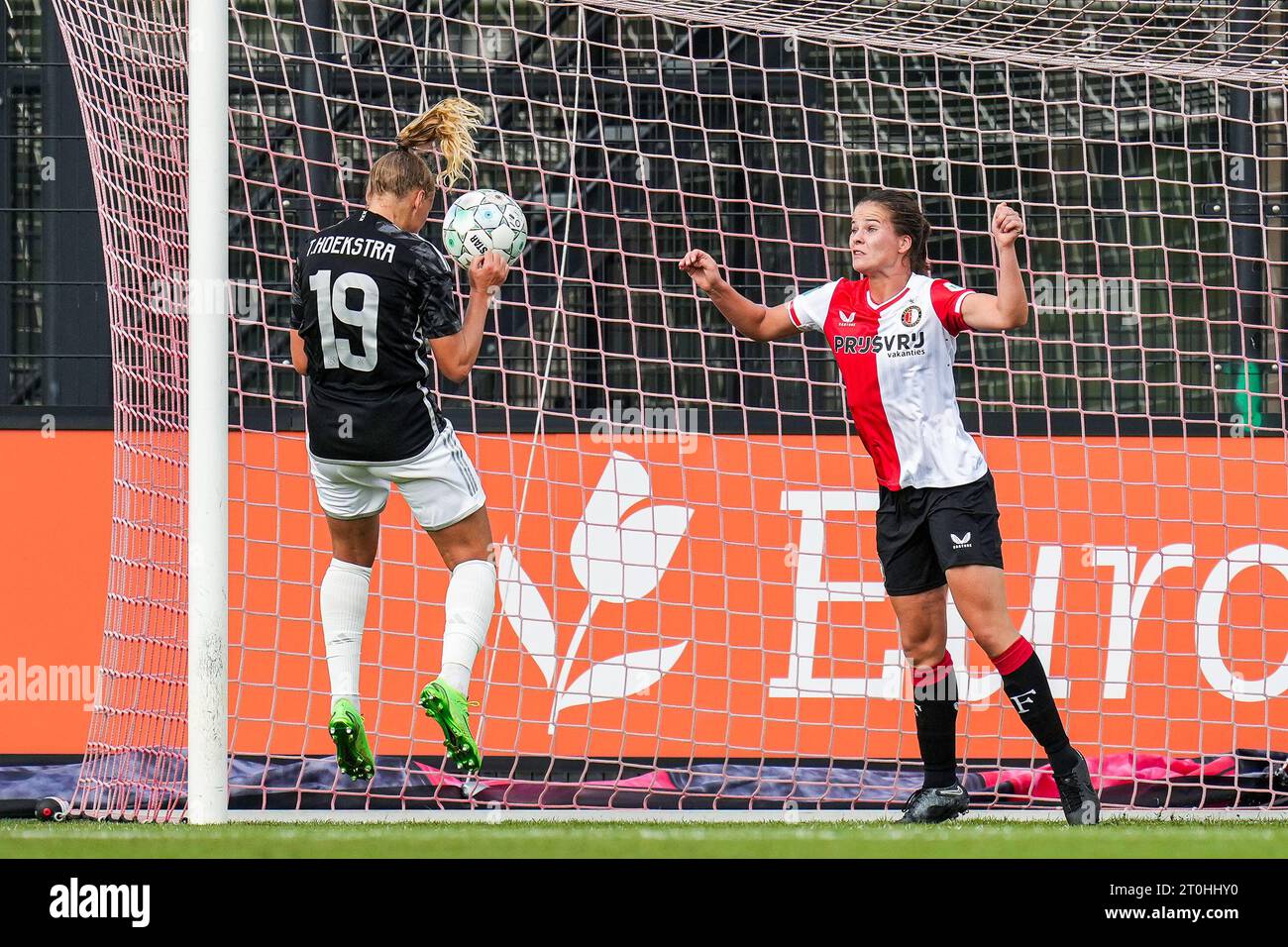 Rotterdam, Netherlands. 07th Oct, 2023. Rotterdam - Tiny Hoekstra of Ajax Vrouwen scores the 0-1 during the match between Feyenoord V1 v Ajax V1 at Nieuw Varkenoord on 7 October 2023 in Rotterdam, Netherlands. Credit: box to box pictures/Alamy Live News Stock Photo