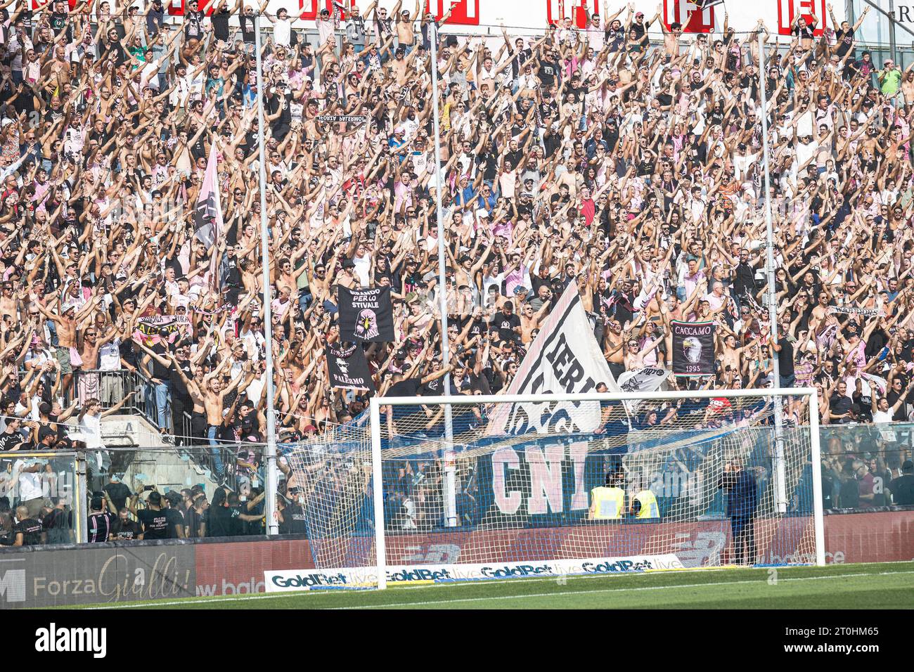 Modena, Italy. 07th Oct, 2023. Giovanni Zaro (Modena) and Federico Di  Francesco (Palermo) during Modena FC vs Palermo FC, Italian soccer Serie B  match in Modena, Italy, October 07 2023 Credit: Independent