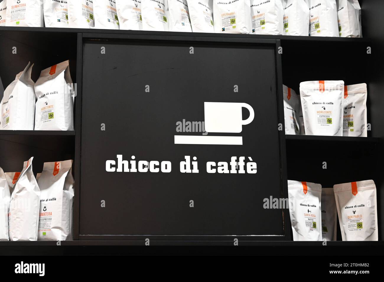 Die Kaffeebar und Rösterei Chicco di caffe hat ihren Firmensitz in München *** Chicco di caffe coffee bar and roastery is located in Munich, Germany Credit: Imago/Alamy Live News Stock Photo